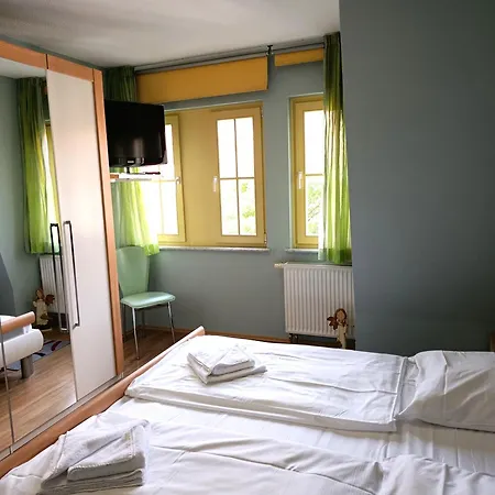 Unter Den Kolonnaden 12 *